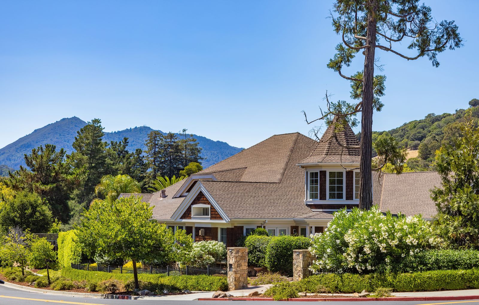 A welcoming Southern California foothill home